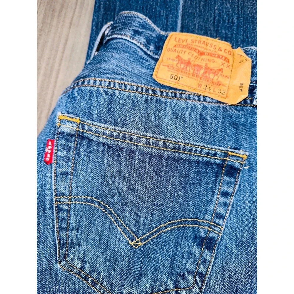 M1 Levi's 501‎ men's Button Fly jeans denim size 34 x 32 wallet imprint worn in